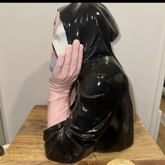 VIRAL Ghoulish girl scream on phone resin LED, and Music pink/black , 13” tall! - Picture 3 of 4